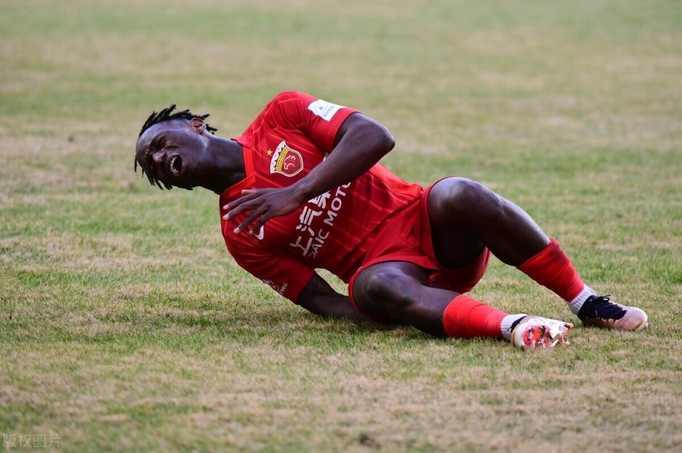 今晨上海久事调整名单以备荷甲，战术微调环节打磨，信心回归，赛季目标并未改变(久事接手申花)